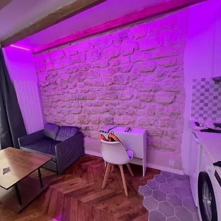 De Charme Centre 10 Min De Republique דירה