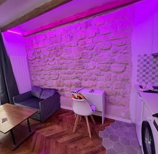 De Charme Centre 10 Min De Republique Apartman