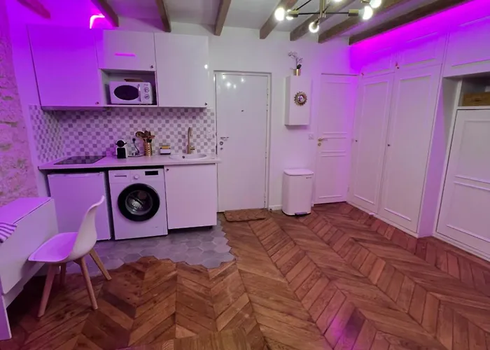 De Charme Centre 10 Min De Republique Apartment